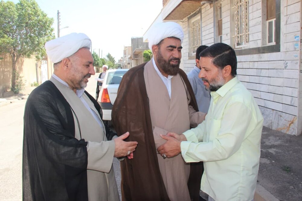 روحانیت در کنار مردم است