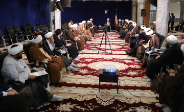 تصاویر/ نشست صمیمی مدیران و اساتید طرح جامع شهید بیاضی زاده با آیت الله اعرافی