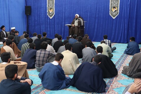 تصاویر/ تکریم و بدرقه طلاب پایه ششم ، توسط مدیر محترم مدرسهعلمیه امام خامنه ای ارومیه