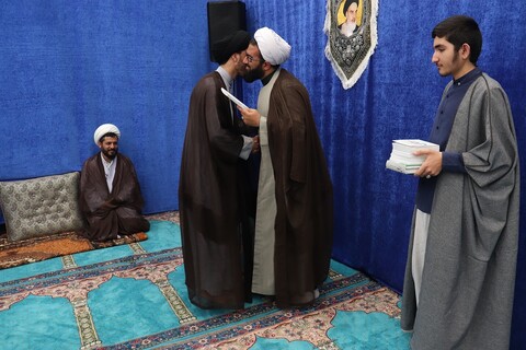 تصاویر/ تکریم و بدرقه طلاب پایه ششم ، توسط مدیر محترم مدرسهعلمیه امام خامنه ای ارومیه