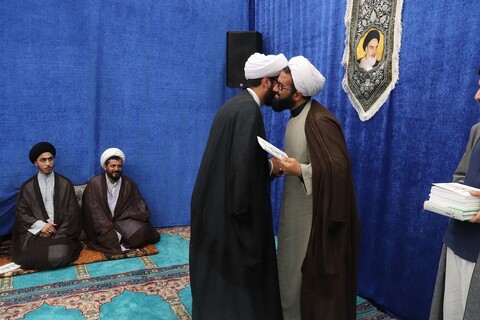 تصاویر/ تکریم و بدرقه طلاب پایه ششم ، توسط مدیر محترم مدرسهعلمیه امام خامنه ای ارومیه