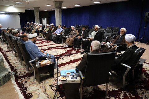تصاویر/ دیدار رییس کمیته امداد امام خمینی (ره) با آیت الله اعرافی