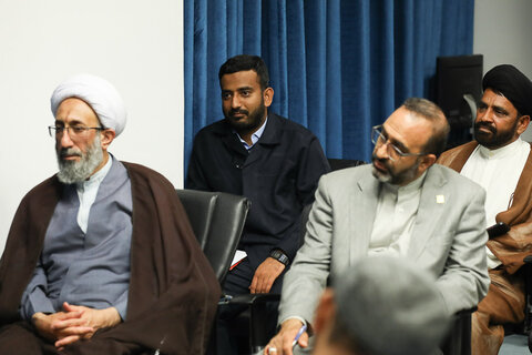 تصاویر /دیدار جمعی از علمای هندوستان و پاکستان  با نماینده ولی فقیه در استان قزوین
