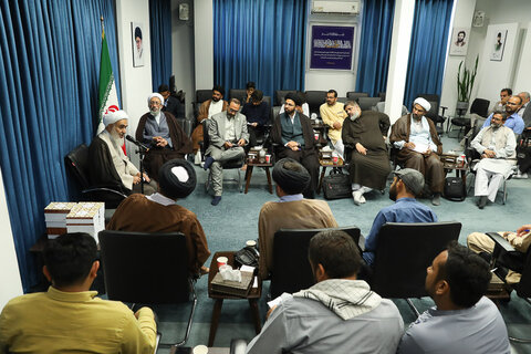 تصاویر /دیدار جمعی از علمای هندوستان و پاکستان  با نماینده ولی فقیه در استان قزوین