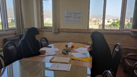 تصحیح اوراق امتحانی نیم سال دوم تحصیلی ۱۴۰۱ حوزه های علمیه خواهران استان همدان