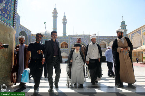 بالصور/ المرجع الديني آية الله السيد موسى الشبيري الزنجاني يتشرف بزيارة السيدة فاطمة المعصومة عليها السلام