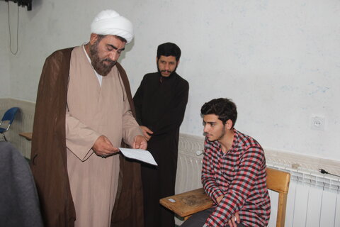 تصاویر / بازدید مدیر حوزه علمیه استان قزوین از امتحانات مدارس علمیه استان
