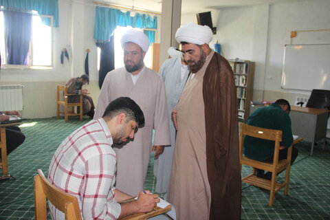 تصاویر / بازدید مدیر حوزه علمیه استان قزوین از امتحانات مدارس علمیه استان