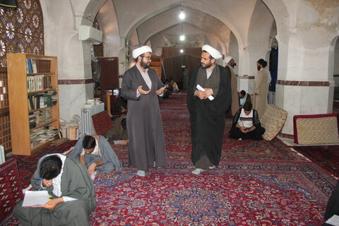 تصاویر / بازدید مدیر حوزه علمیه استان قزوین از امتحانات مدارس علمیه استان