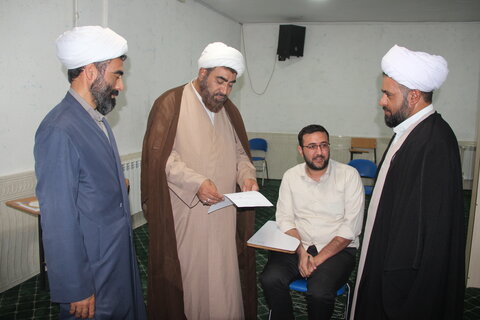 تصاویر / بازدید مدیر حوزه علمیه استان قزوین از امتحانات مدارس علمیه استان