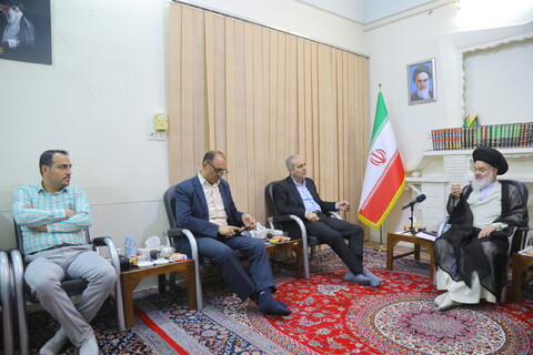 تصاویر / دیدار مدیرعامل صندوق بازنشستگی کشوری با آیت الله حسینی بوشهری