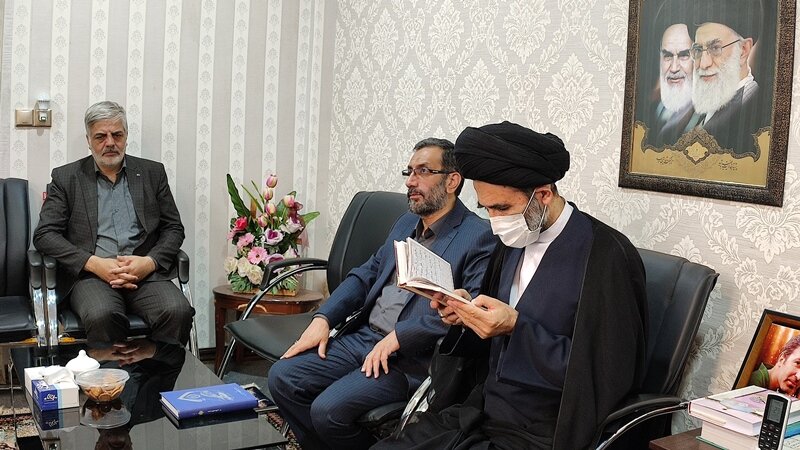 امامان جمعه و نمایندگان ولی فقیه مظهر وحدت در جامعه هستند