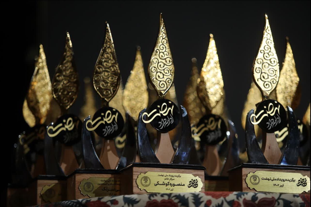 آرمیتا رضایینژاد تقدیر شد | قمی: خانواده شهدا چون کوه ایستادهاند