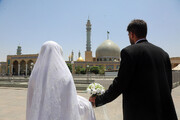 تصاویر/ استقبال زوج های جوان در روز ملی ازدواج از اتاق عقد حرم حضرت معصومه(س)