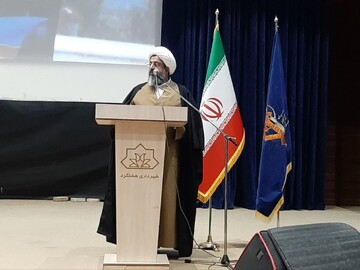 تفکر بسیجی و اقدام بسیجیان و پاسداران گره گشای مشکلات کشور است