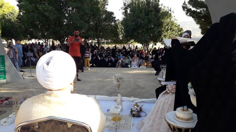 تصاویر/ اجرای خطبه عقد در کنار مزار شهدا توسط امام جمعه نقده