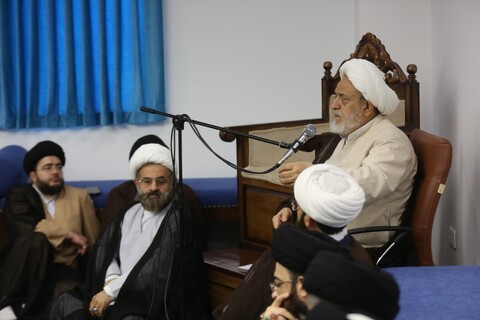 تصاویر/ نشست جمعی از منبریهای قم با حجت الاسلام والمسلمین استاد انصاریان