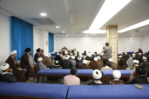 تصاویر/ نشست جمعی از منبریهای قم با حجت الاسلام والمسلمین استاد انصاریان