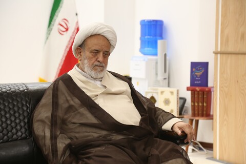 تصاویر/ نشست جمعی از منبریهای قم با حجت الاسلام والمسلمین استاد انصاریان