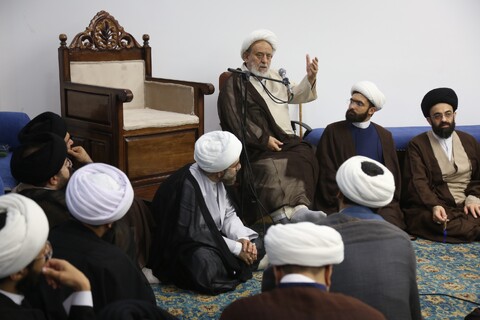 تصاویر/ نشست جمعی از منبریهای قم با حجت الاسلام والمسلمین استاد انصاریان