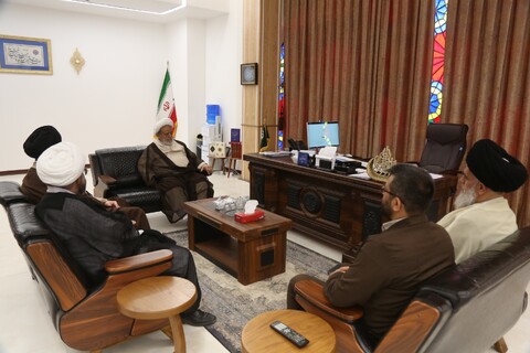 تصاویر/ نشست جمعی از منبریهای قم با حجت الاسلام والمسلمین استاد انصاریان