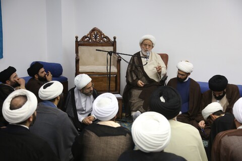 تصاویر/ نشست جمعی از منبریهای قم با حجت الاسلام والمسلمین استاد انصاریان