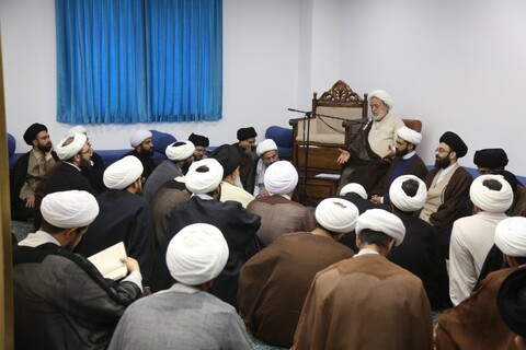 تصاویر/ نشست جمعی از منبریهای قم با حجت الاسلام والمسلمین استاد انصاریان