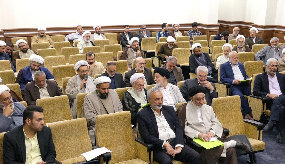 برخی با افزایش درجات علمی از خدا و فضایل اخلاقی و اسلامی دورتر میشوند / از خود بپرسیم چند بی نماز را نماز خوان کردهایم؟