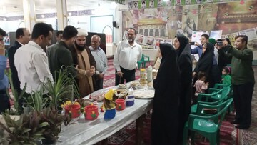 تصاویر/ یک میز، دو ایستگاه در حاشیه نماز جمعه کاکی