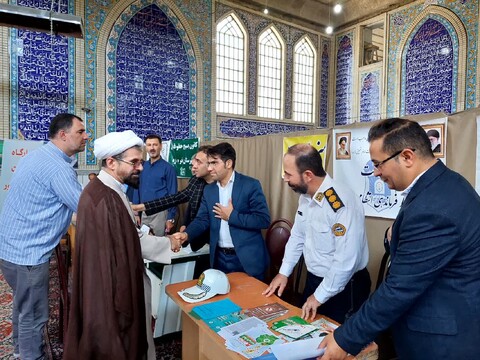 تصاویر/ اقامه نماز جمعه در خرم دره