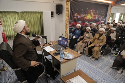 تصاویر/ جلسه مدیریت استعداد در دوره دانش افزایی مدیران مدارس علمیه در مشهد مقدس