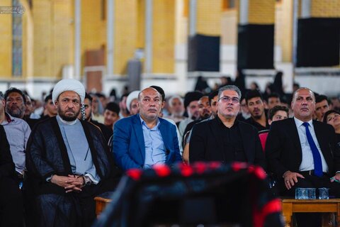 برافراشته شدن پرچم عزا در مسجد کوفه در آستانه شهادت سفیر امام حسین (ع)