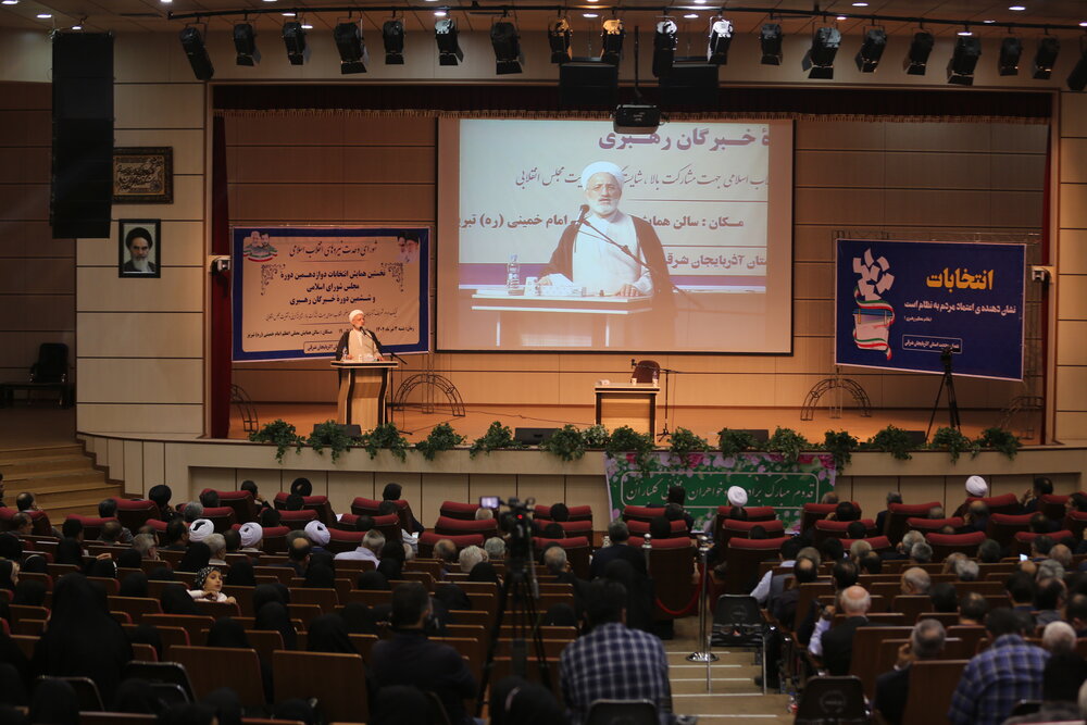 زنده بودن انقلاب با دلبستگی مردم به آن محقق میشود