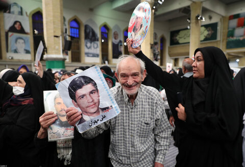 تصاویر/ دیدار جمعی از خانواده‌های شهدا با رهبر معظم انقلاب