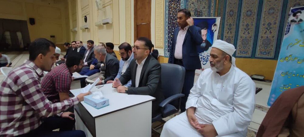 برپایی میز خدمت دادگستری در مسجد جامع اهل سنت بندرعباس