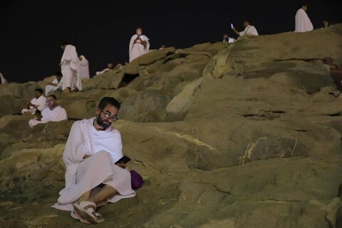 تصاویری از حال و هوای زائران ایرانی در شب عرفه در صحرای عرفات