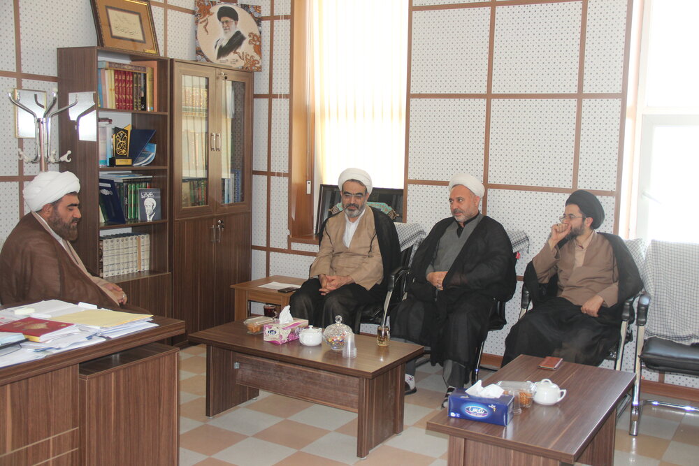 دشمن نسل جوان را هدف قرار داده است