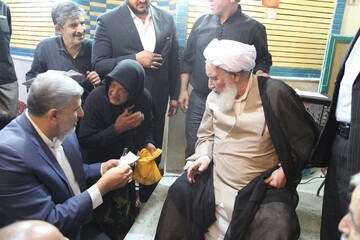 تصاویر/ دیدار چهره به چهره آیت الله علما با مردم «شهرک صادقیه» کرمانشاه