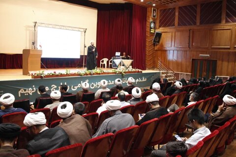 تصاویر / همایش تحلیلی و تبیینی راوی 8  با عنوان جهاد تبیین در موضوع عفاف و حجاب با حضور نماینده ولی فقیه در استان قزوین
