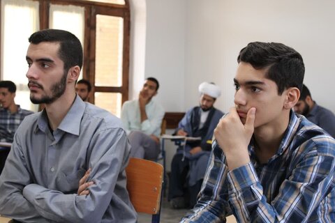 تصاویر/ دوره پژوهش تابستانه با عنوان کارگاه روش تحقیق در مدرسه علمیه امام خمینی (ره) گرگان