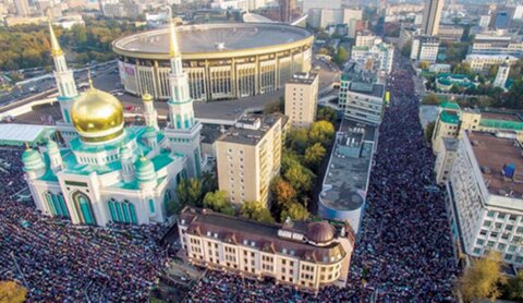 200 ألف مسلم يؤدون صلاة عيد الأضحى بمساجد موسكو وبوتين يهنئ
