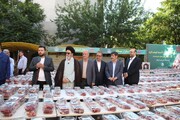تصاویر/ رزمایش توزیع ۲۰۰۰ بسته گوشت گرم در کنار ذبح قربانی در تبریز