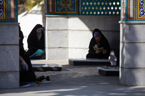 دعای پرفیض عرفه در آرامستان باغ رضوان اصفهان