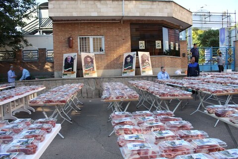 تصاویر/ رزمایش توزیع ۲۰۰۰ بسته گوشت گرم در کنار ذبح قربانی