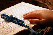 शरीर को पवित्र कुरान की लिखावट से टच करना