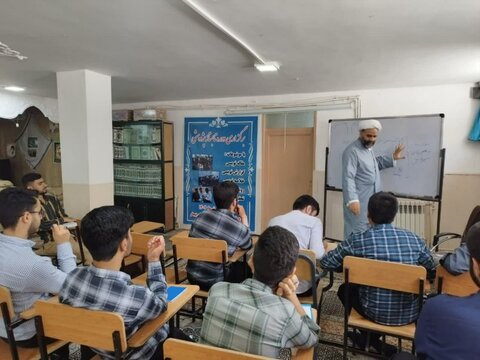 تصاویر/ دوره «تابستانه پژوهشی» در مدرسه علمیه امام صادق (ع) بیجار