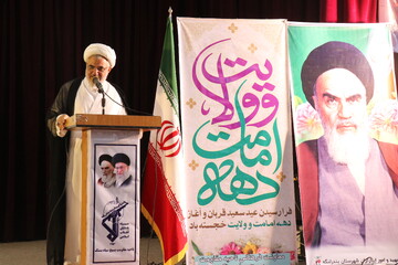 انتقاد امام جمعه بندرعباس از رفتار دوگانه غرب در برابر آزادی بیان