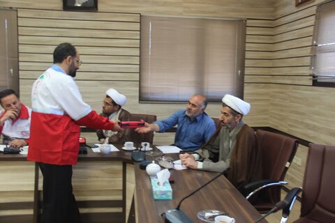 تصاویر / دیدار مسئولین کانون های هلال احمر مدارس علمیه قزوین با مدیر عامل جمعیت هلال احمر استان قزوین