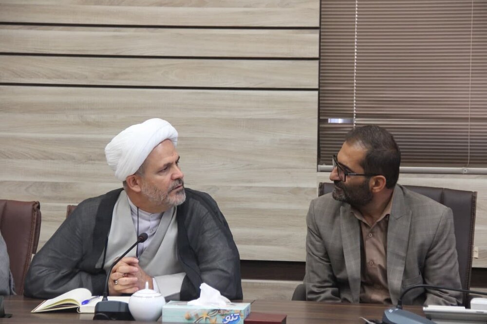 دیدار مسئولین کانون های هلال احمر مدارس علمیه قزوین با مدیر عامل هلال احمر
