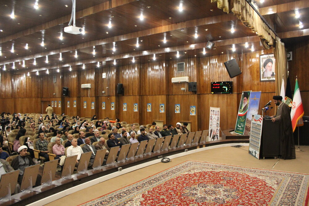 نقش طلاب و روحانیون در دوران دفاع مقدس و پیروزی انقلاب اسلامی